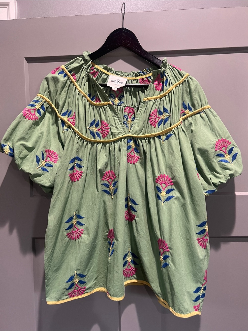 Umgee Puff Sleeve Embroidered Top Size Small